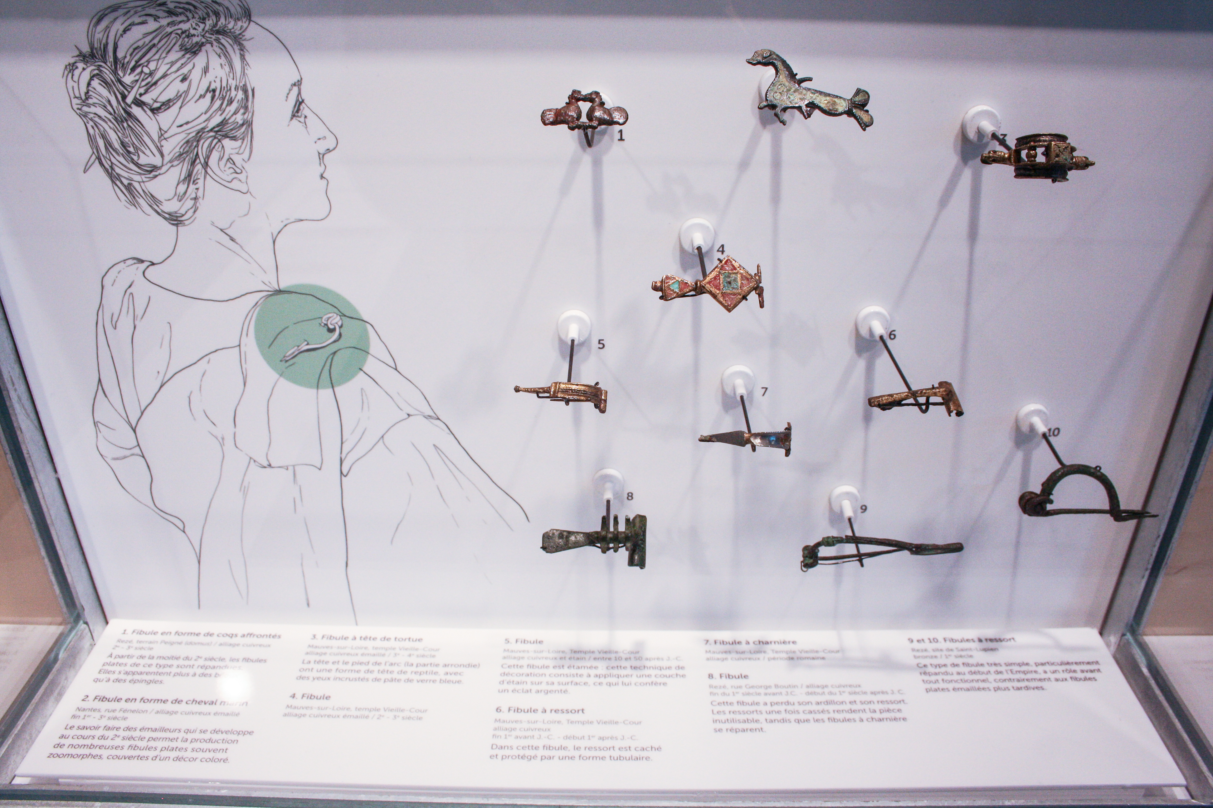 chronographe-objets-broches